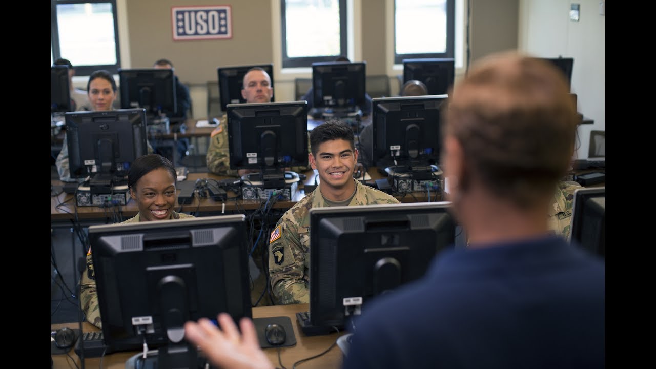 USO Pathfinder Helps Transitioning Service Members Chart Route to Success