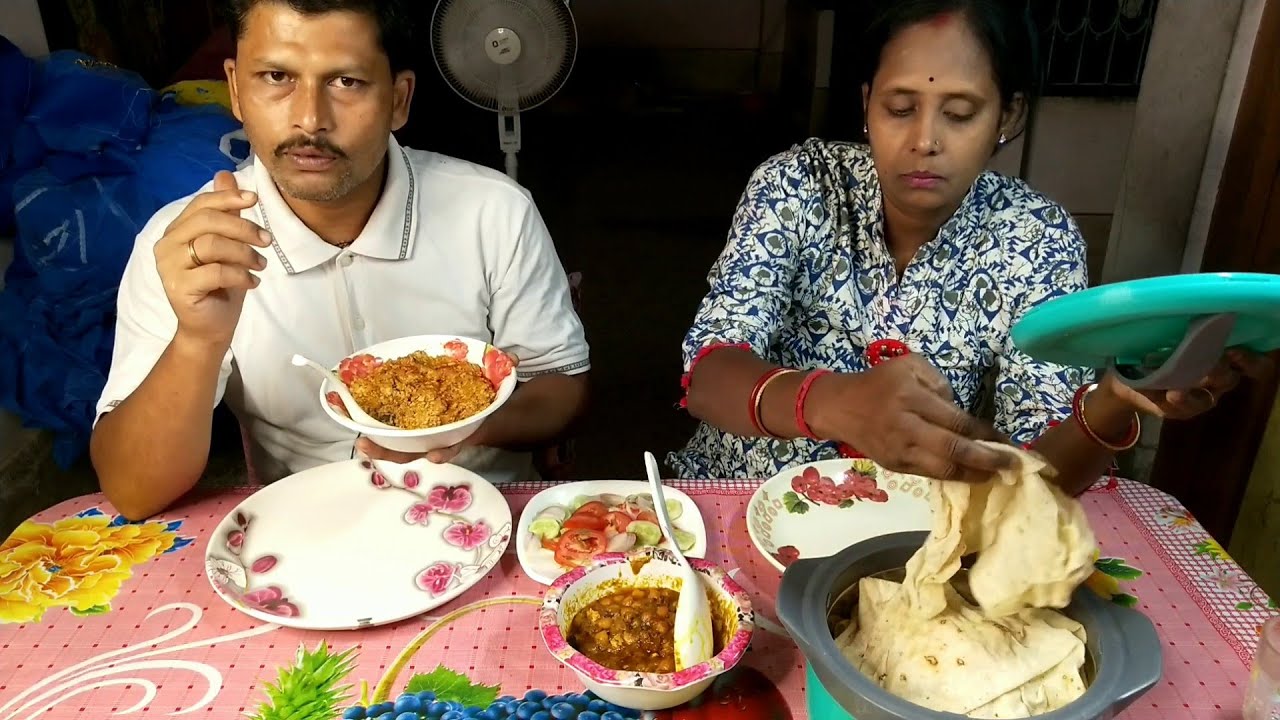Bengali Couple Nice Dinner Eating Show | Rumali Ruti with Paneer Bhurji | Chana Masala | Green Salad