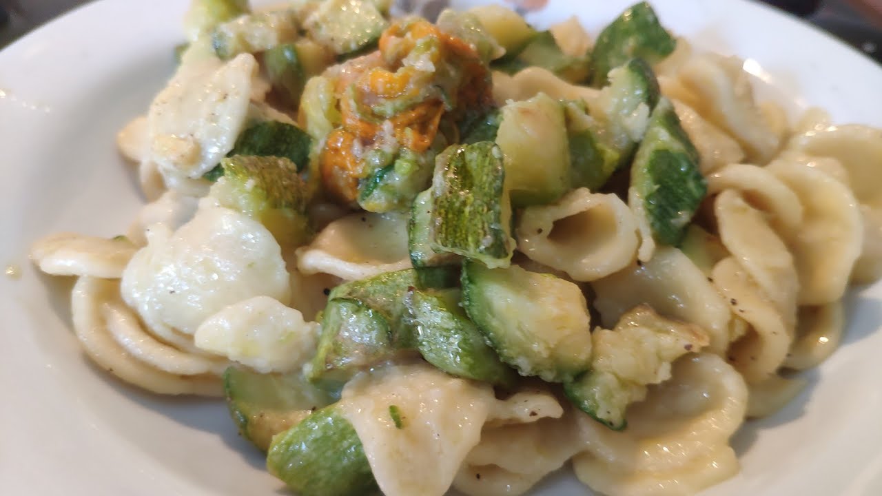Pasta zucchine e fiori di zucca