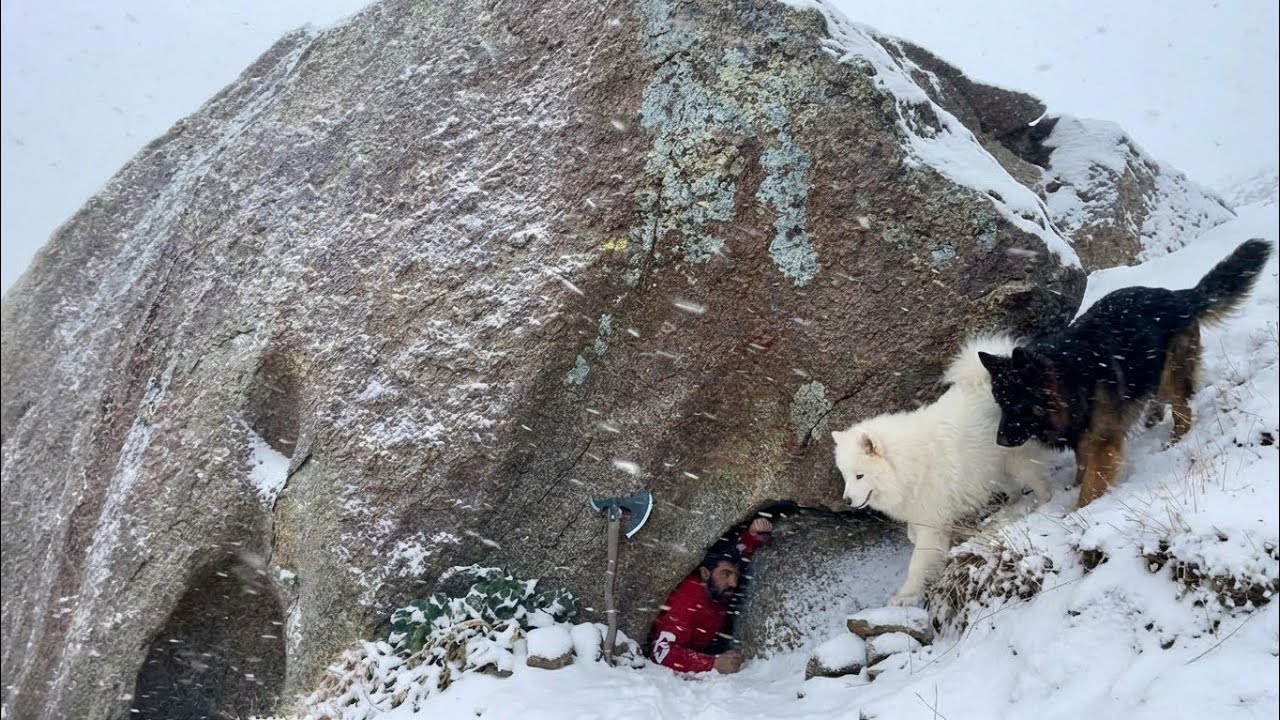 I Lost in -30 SnowStorm in Mountains a Small Cave Saved My life | Bushcraft Shelter