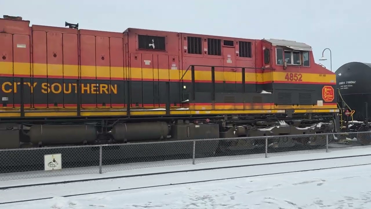 KCS duo! CP 132 rolling through dorval