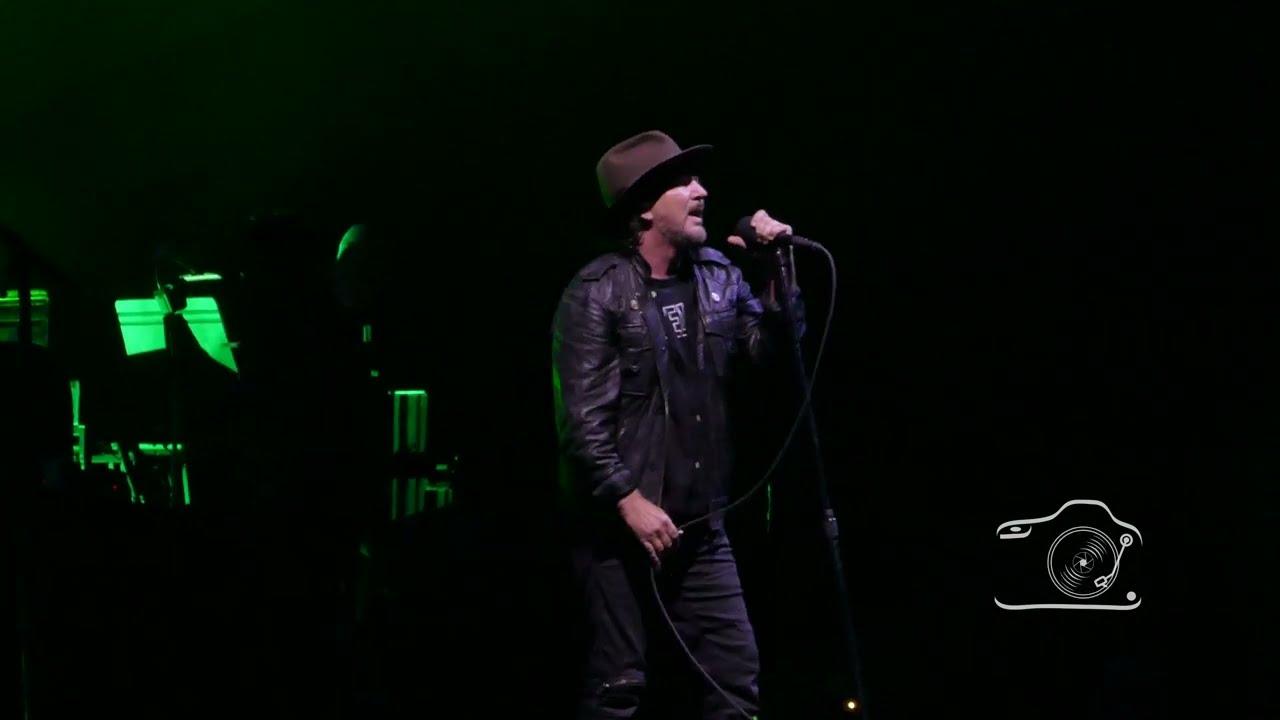 Pearl Jam at Rogers Arena: Chloe Dancer & Crown of Thorns