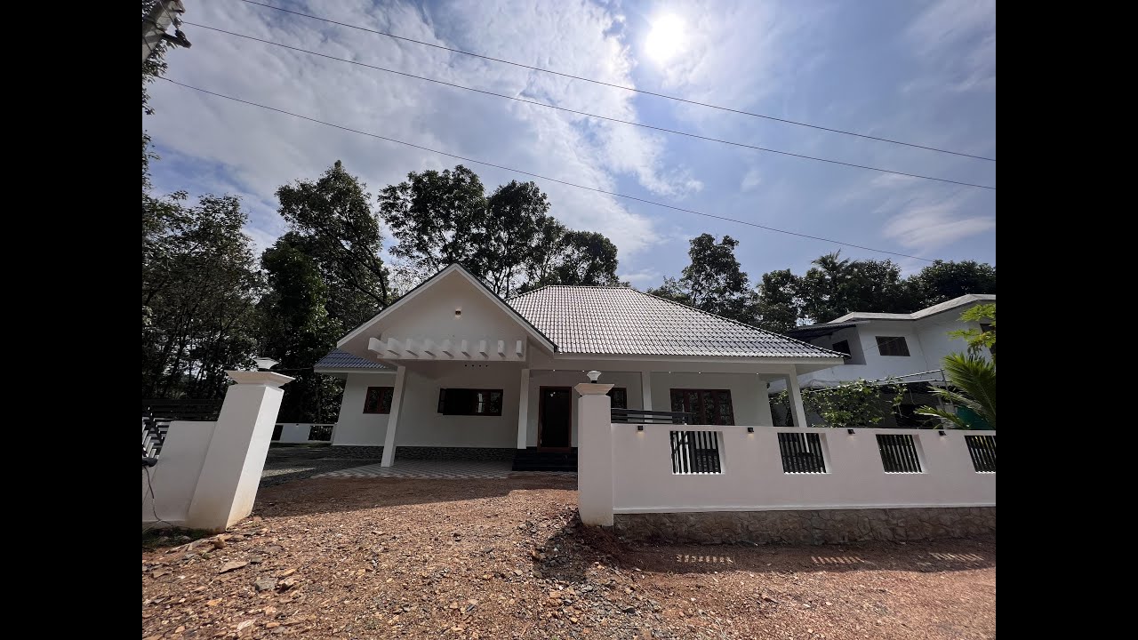 4BHK House near Pala town