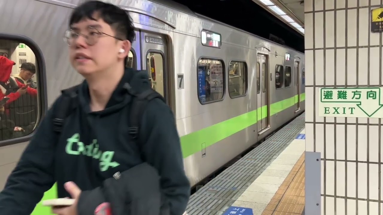 1/16日晚間台北車站列車