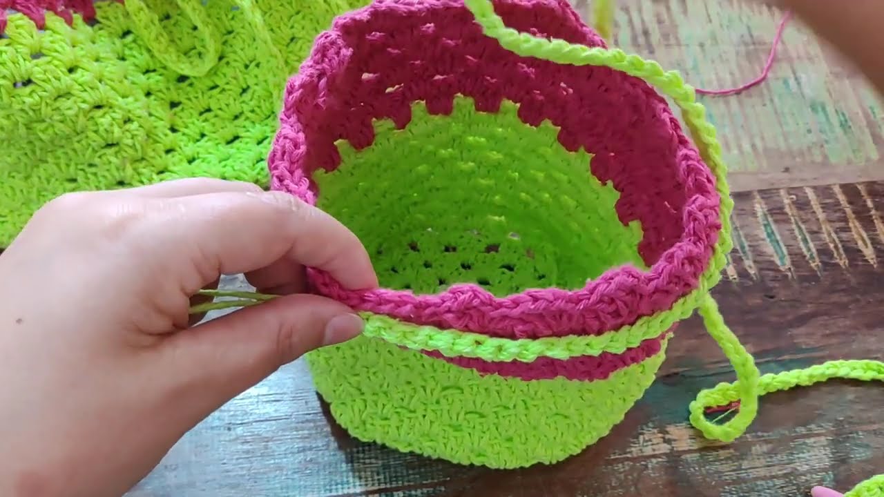 BOLSINHA DE CROCHÊ LINDA E RÁPIDA  FIZ DE Vários TAMANHOS