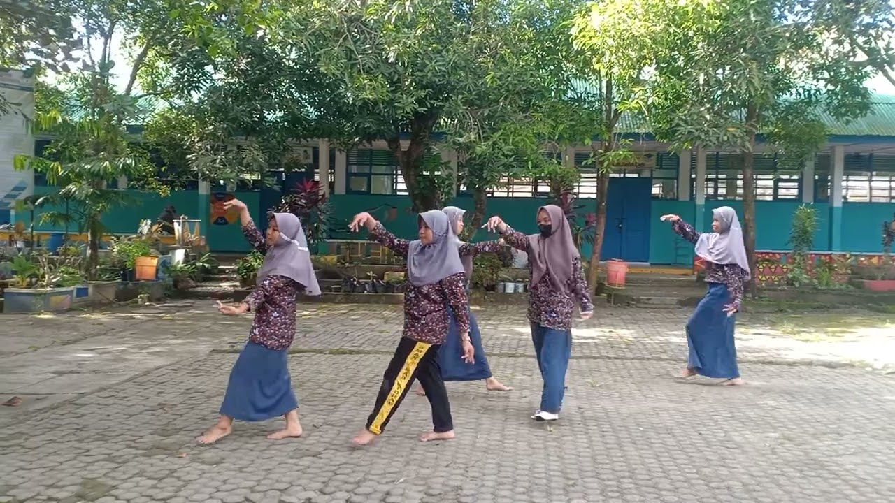 Tari Langkah Sekato (SMAN 5 SIDRAP)