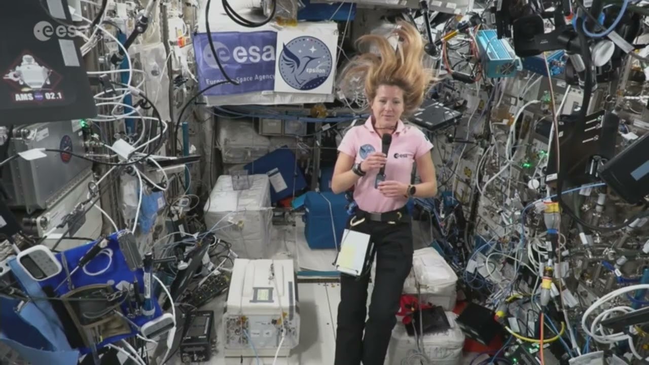 Appel téléphonique en vol avec l'astronaute Sophie Adenot