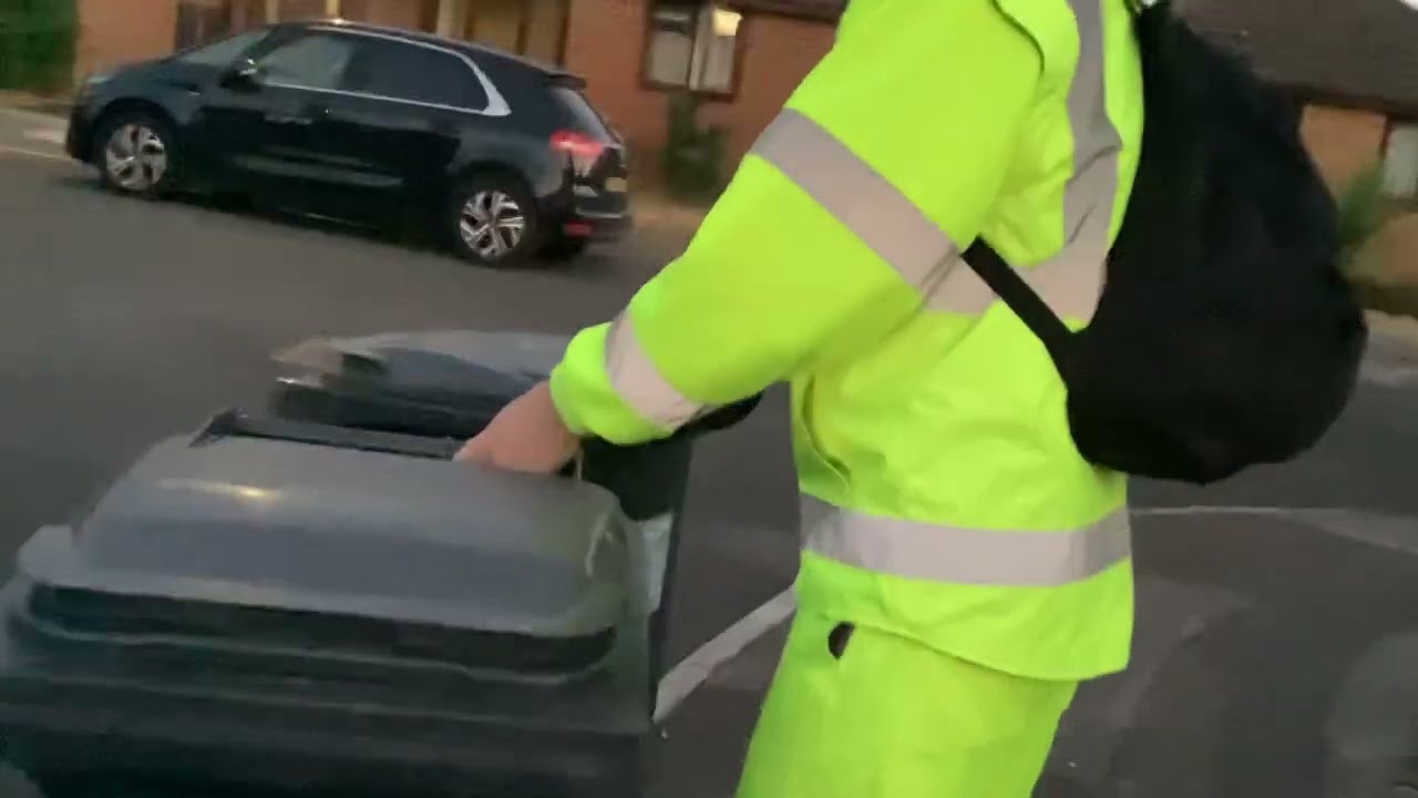 General Waste bin men emptying bins in Bournemouth part 1 (11/08/2022)