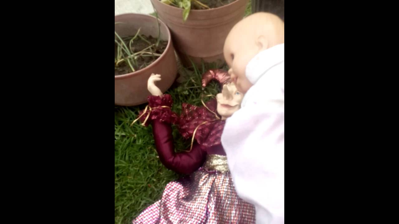 JESTE VS OOPSI DAISY( PUPPETMASTER VS DEMONIC TOYS