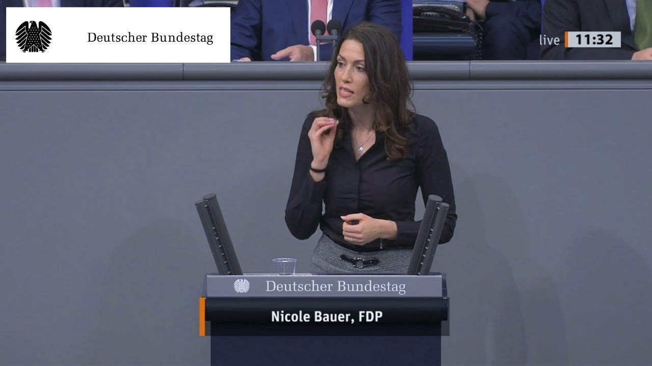 Bundestag: Fünf AfD-Anträge zur Familien­politik stoßen auf Wider­spruch