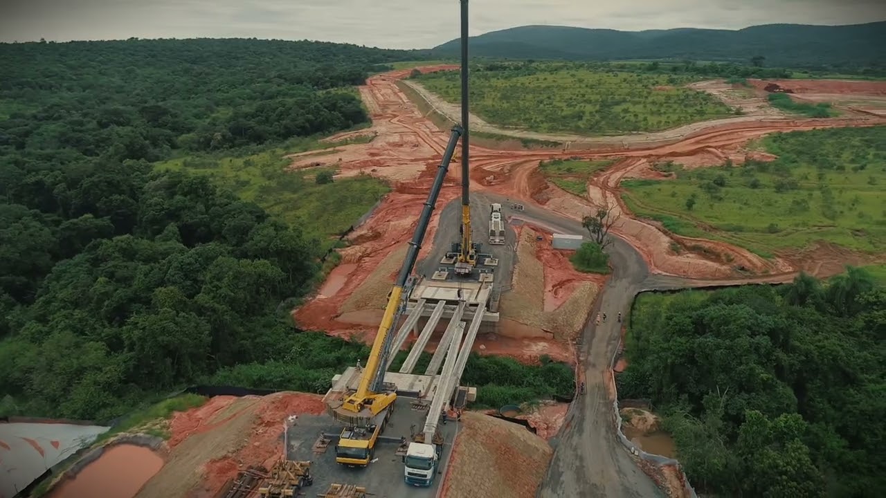 Içamento da primeira viga da ponte da obra RMB - Iperó executada pela Schunck.