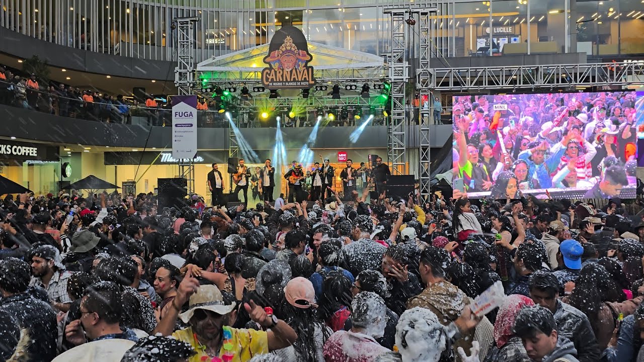 Asi canto y Bailo Bogotá con Amaru de Colombia Internacional en el Carnaval de negros y blancos 2025