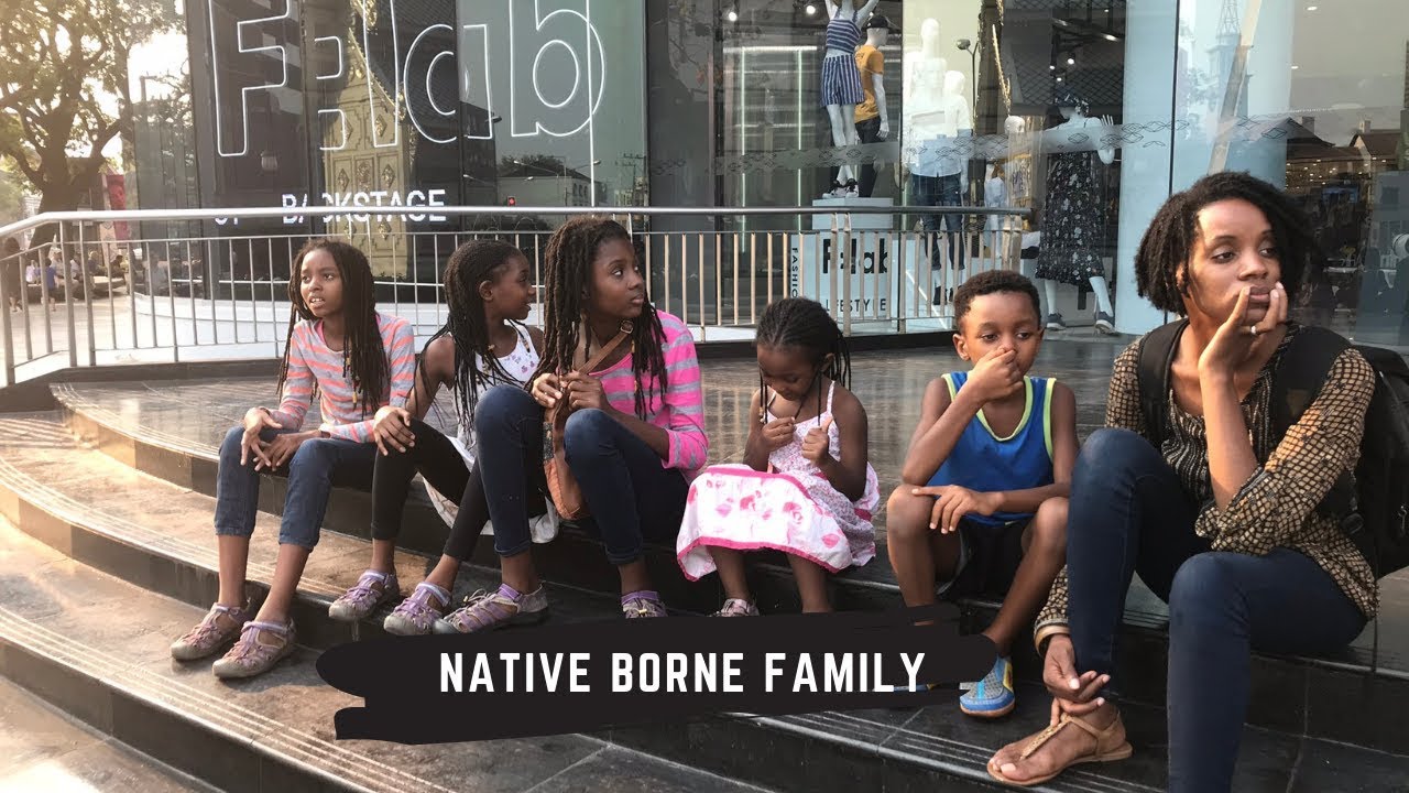 FAMILY OF 7 VISITS THAILAND!