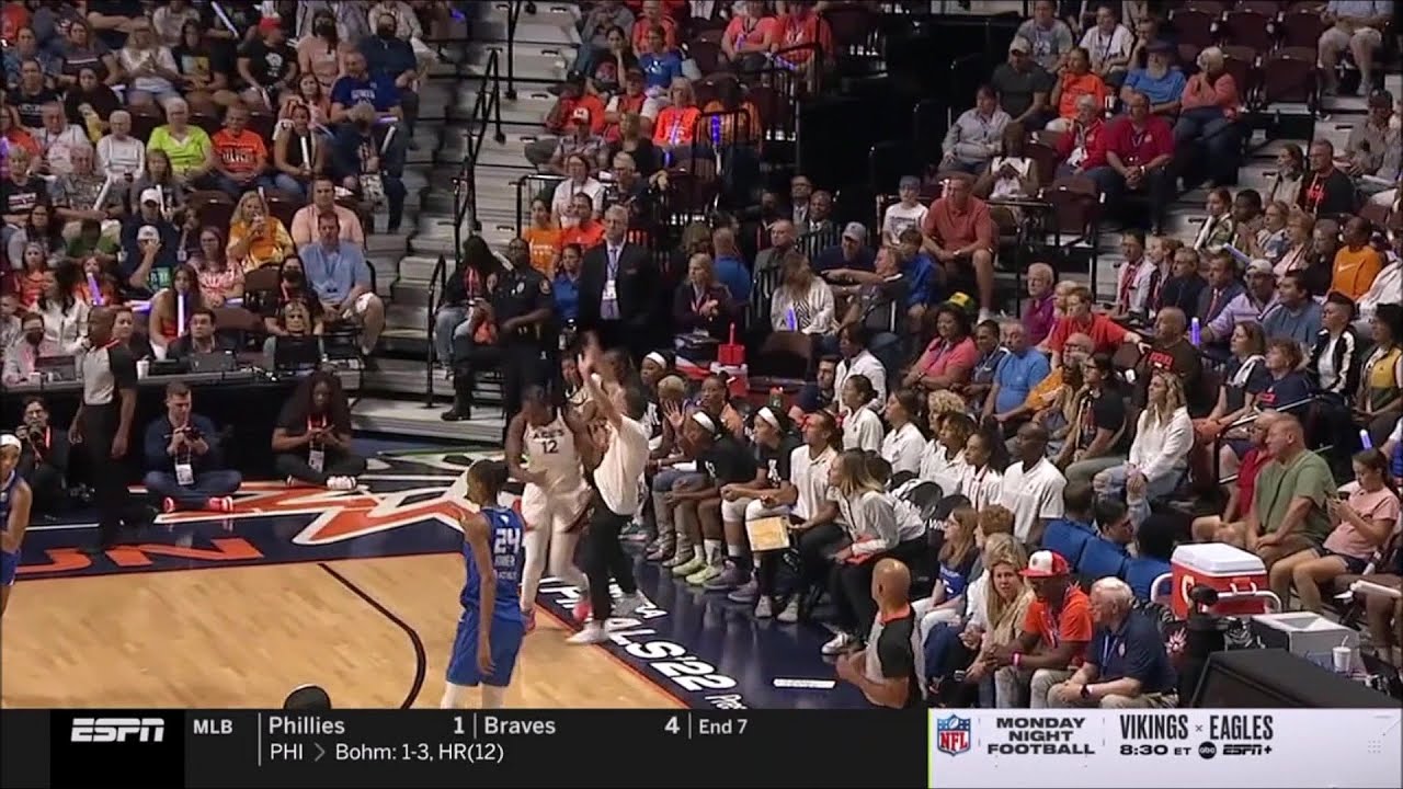 Chelsea Gray Crashes Into Coach After Hitting Shot | WNBA Finals, Connecticut Sun vs Las Vegas Aces
