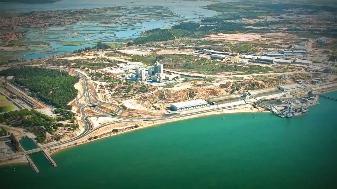 Porto de Setúbal e Sesimbra - Vista aérea em 2009