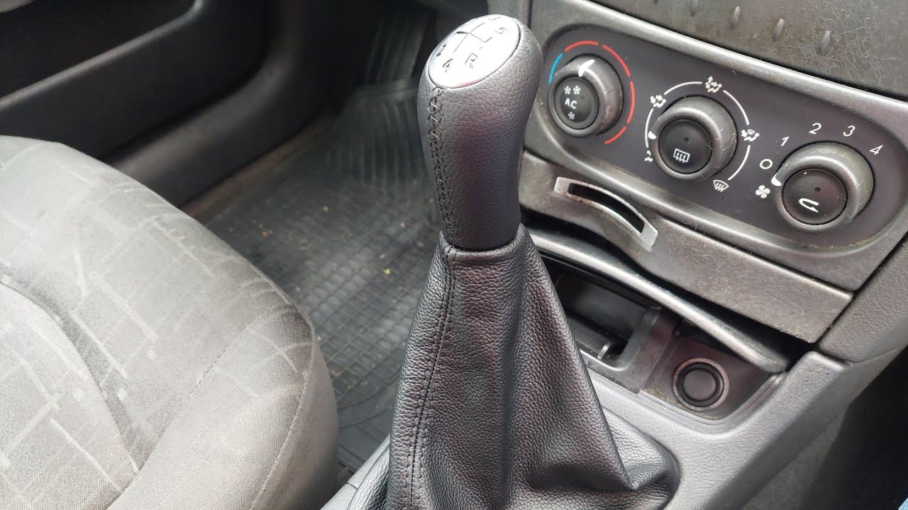 Cambio de funda de palanca de cambios de Renault Laguna Authentique 2003