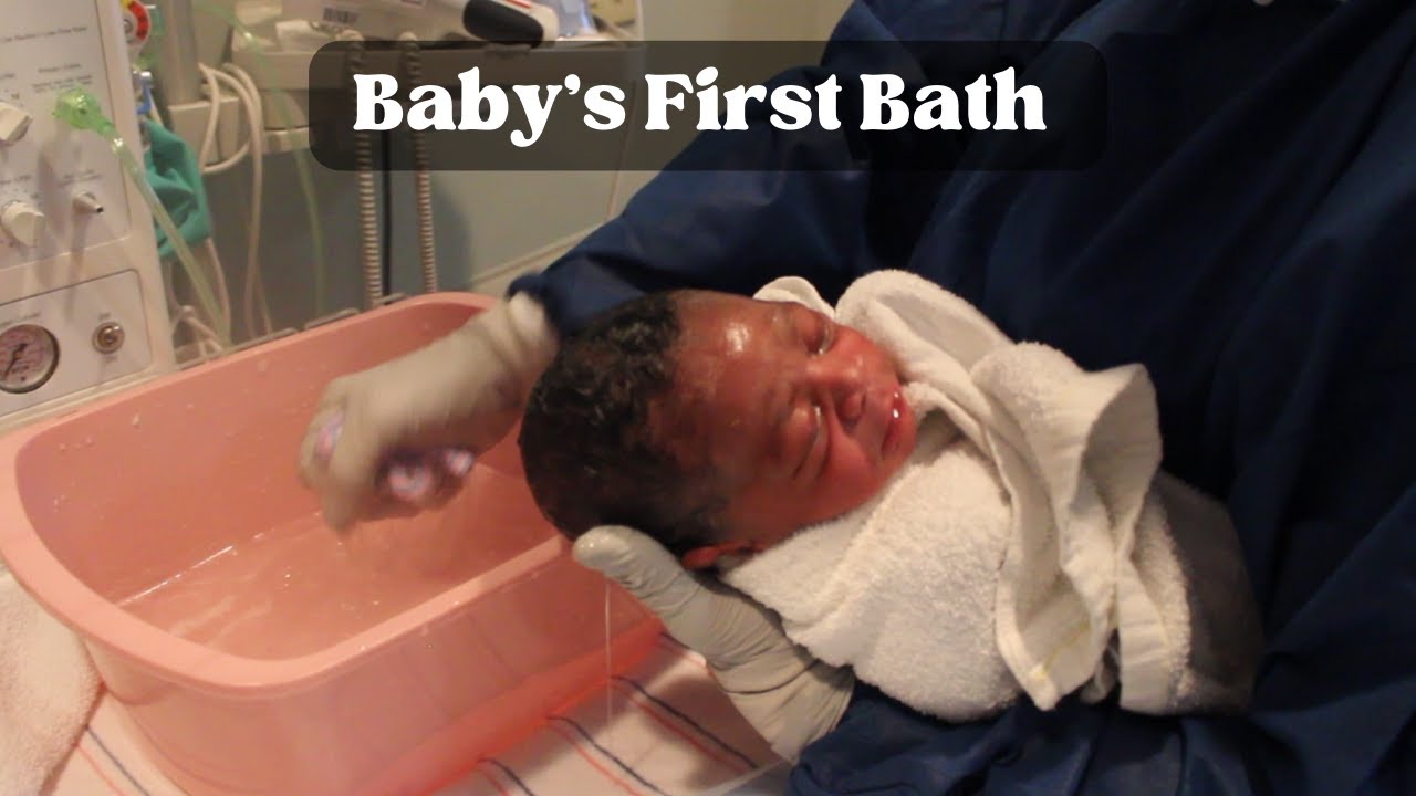 BABY'S FIRST BATH IN THE HOSPITAL | How to Bathe a Newborn!