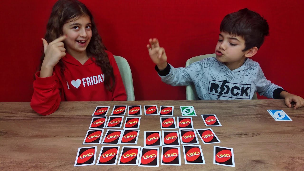 Uno kartlarla Kart Eşleştirme Hafıza Oyunu