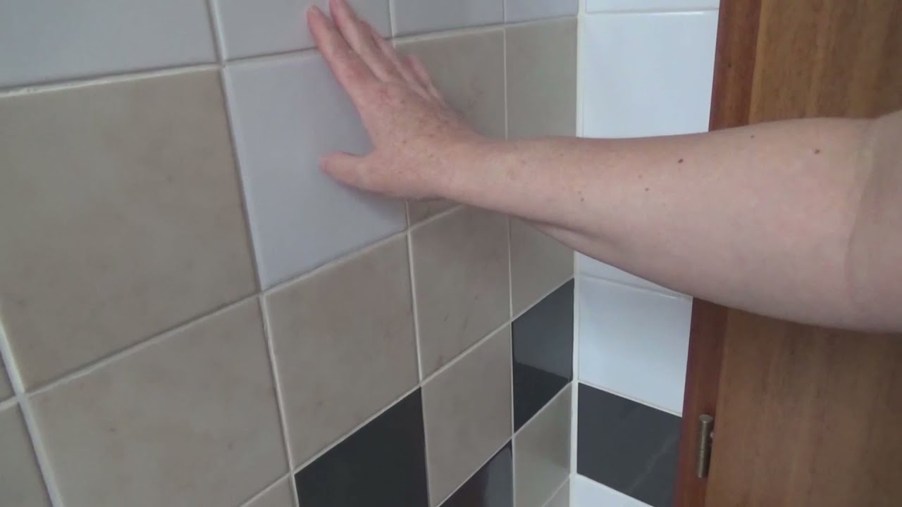Badezimmerfliesen überkleben mit Folie