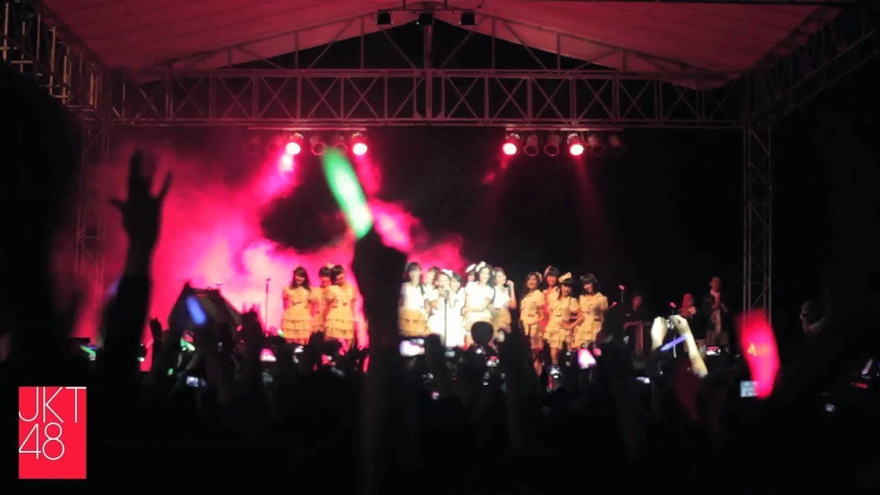 JKT48's trip to Fesbukan 2012 at Universitas Padjadjaran, Jatinangor.