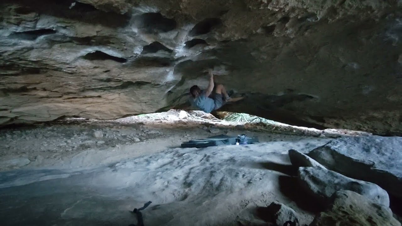 Left Martini V10 - North Mountain, Hueco Tanks