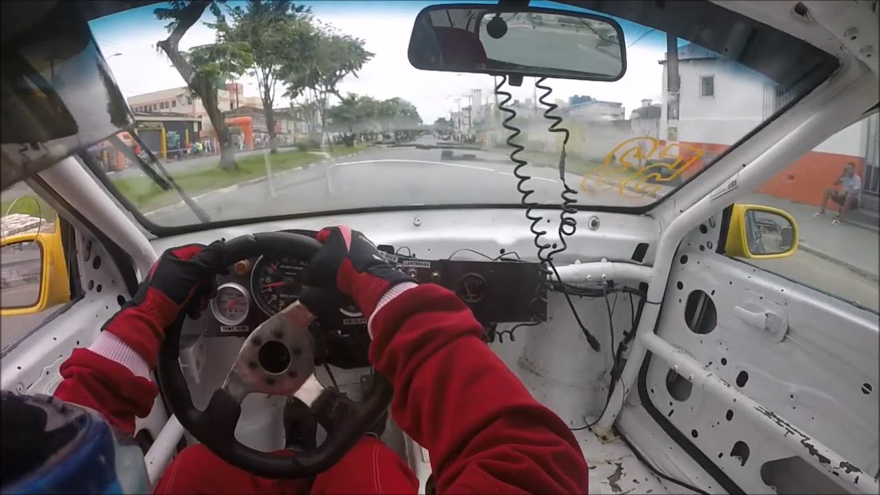 Carro de corrida na rua ???