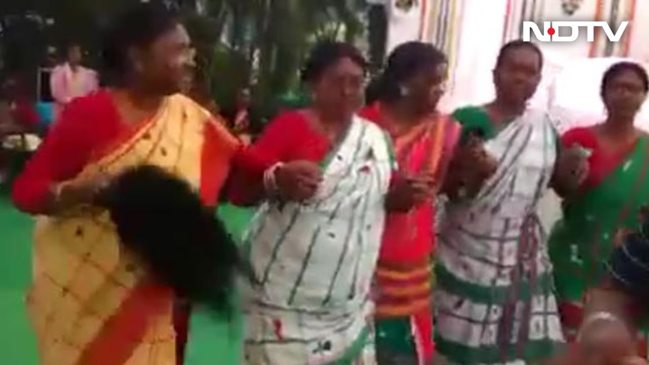 When Governor Droupadi Murmu Danced With Villagers In 2018