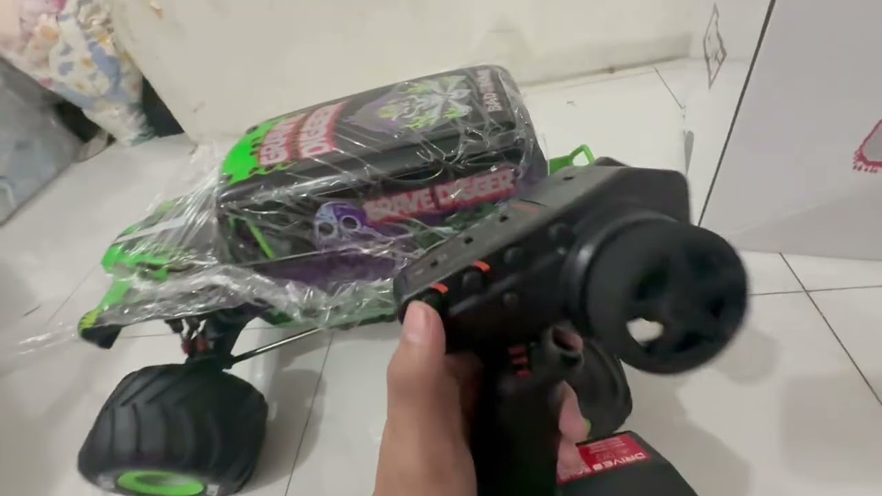Losi lmt 2.0 grave digger monster truck unboxing 