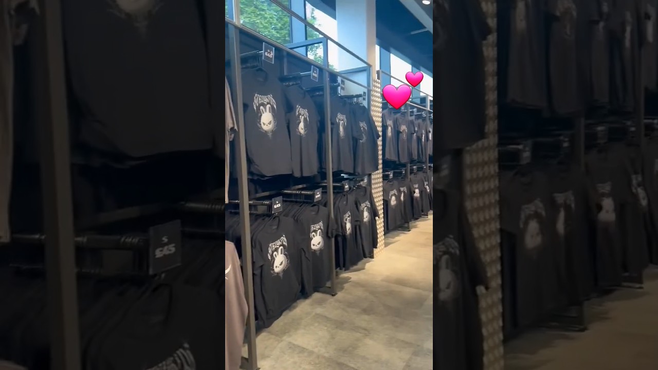 The merchandise for London is incredible 😍 #felix #straykids #kpop #skz #kpopskz