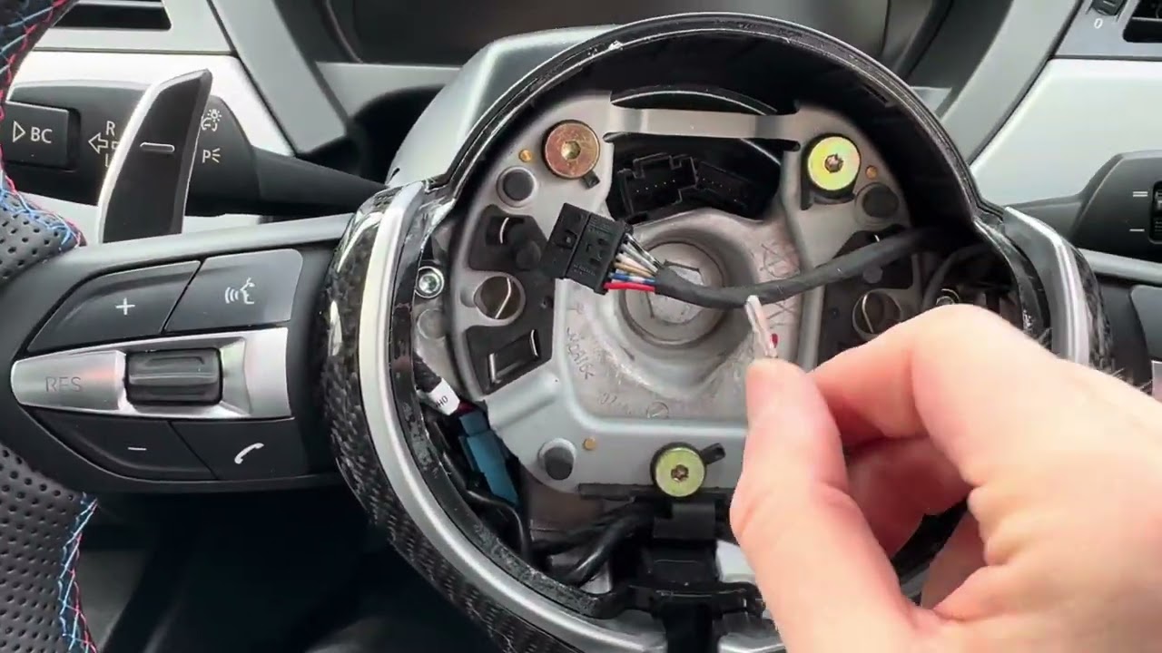 BMW Z4 Airbag & Steering Wheel Removal - Flat Bottom Steering Wheel Fitting