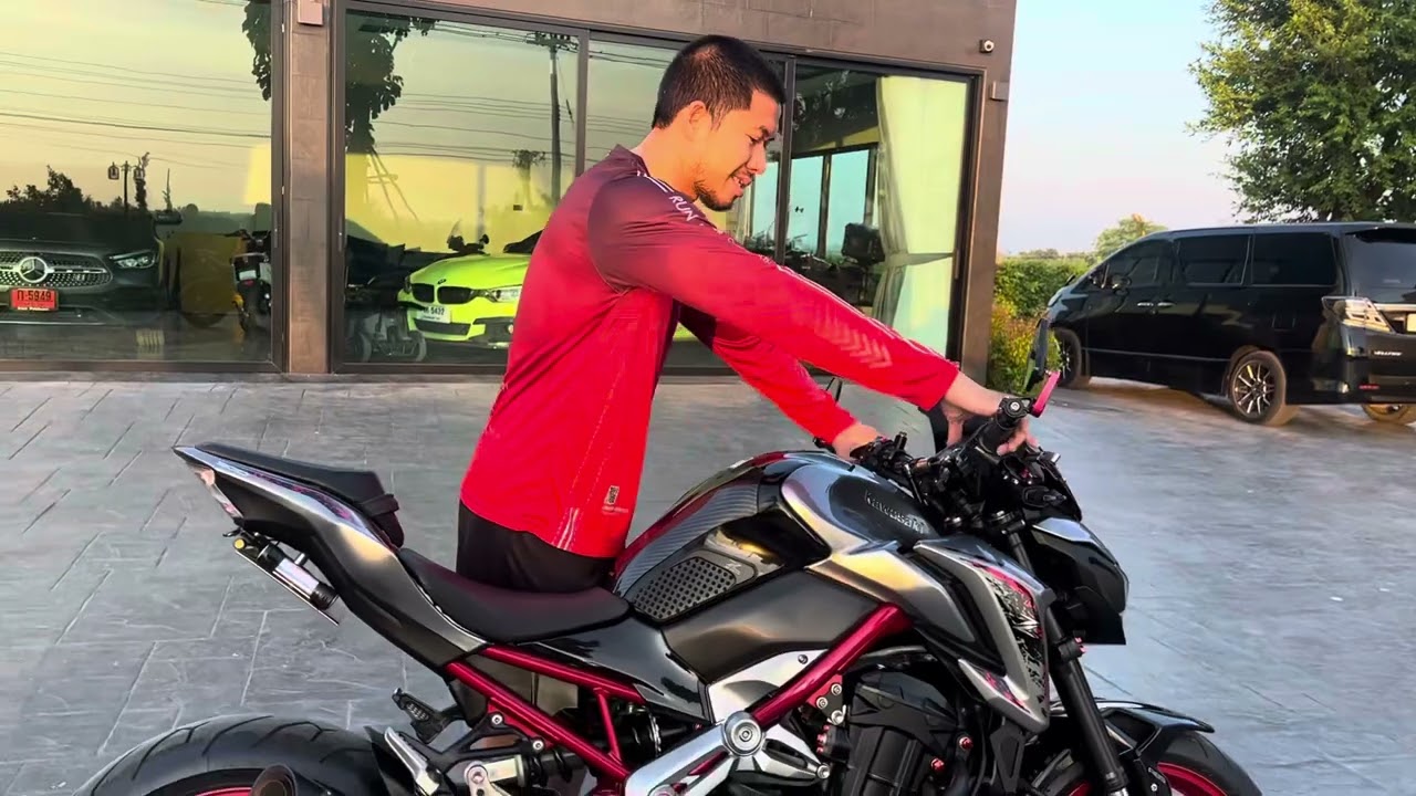 ตื่นมาแล้วยังหนาวอยู่ถือว่าใช้ได้ Kawasaki Z900 ดำโครงแดง