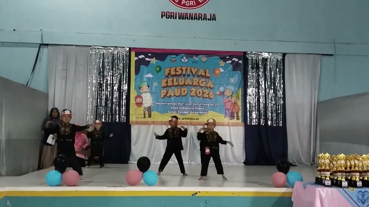 Tari kaulinan barudak sunda ''Oray orayan '' Kober Nurul Hidayah Wanaraja - Garut