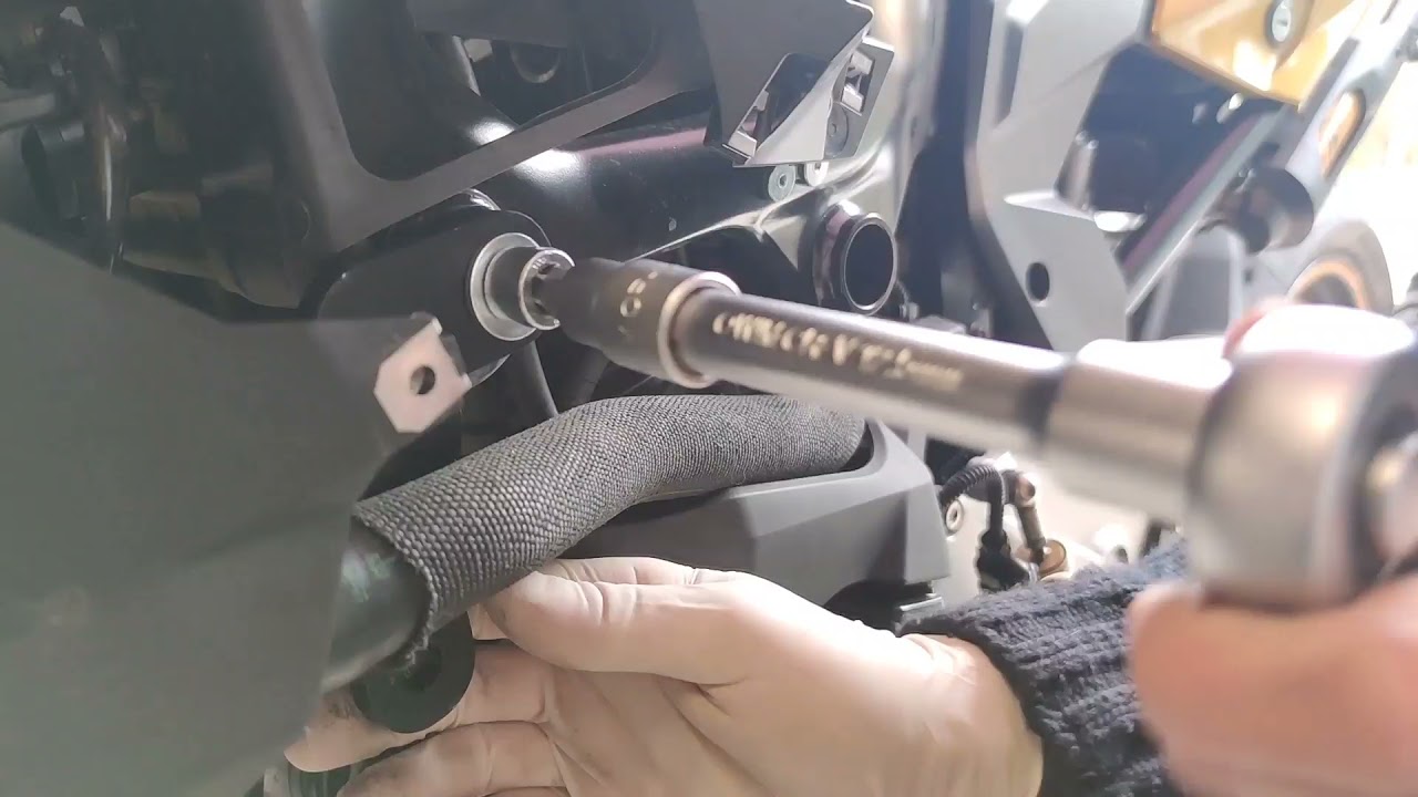 SW-Motech crashbar for BMW F900XR - installation instructions