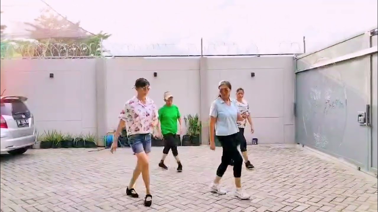 Satu Kata / Caecilia M Fatruan (INA) / MADAME MOTIOS LD Palu