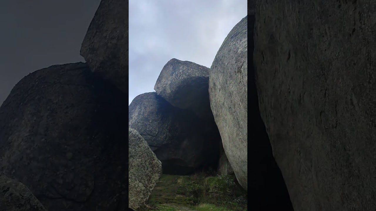 Monsanto, Castell i carreronets entre cantals.