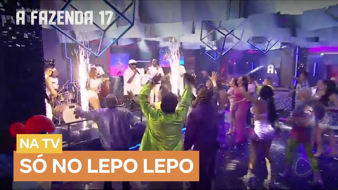 Peões arrasam na pista de dança ao som da banda Psirico | A Fazenda 17