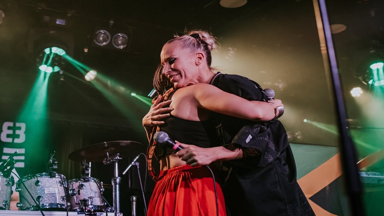 Sóti Juli & Sin Seekas x Pásztor Anna - Elmegyek én (koncert @ A38 hajó)