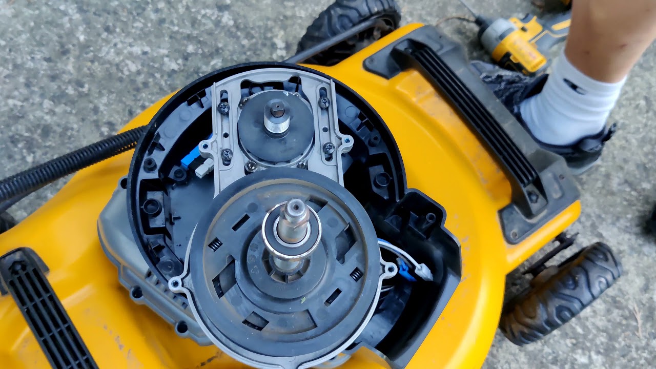 Ремонт газонокосилки Dewalt 2x20v MAX DCMW220P2