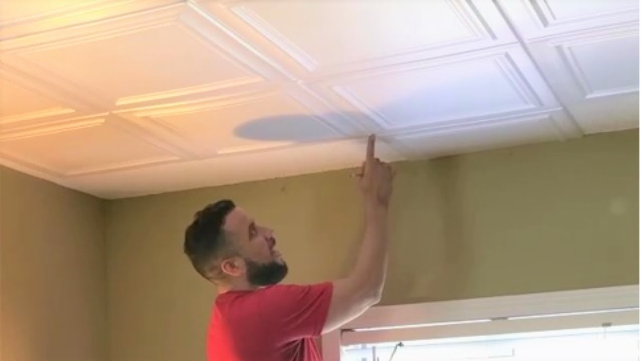 Instalación de Paneles de Poliestireno sobre un Techo Feo de Popcorn