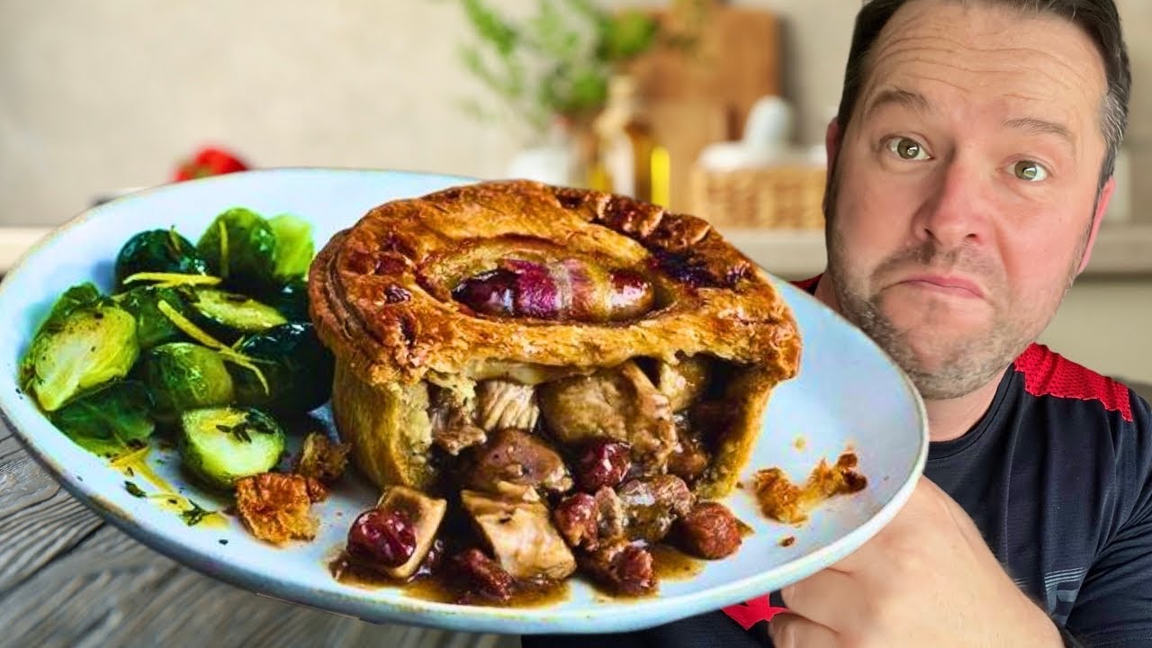 ОБЗОР ЕДЫ - НОВИНКА: Пирог с индейкой и гарниром от M&S Gastropub, 2024 год.