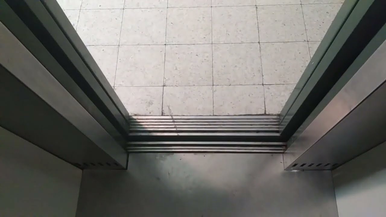 (Albi) лифт Otis Pre-Lexan 1973, г/п 300 кг, V=1.0 м/с