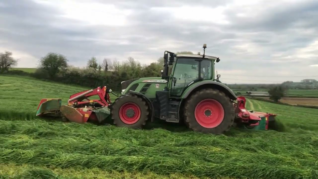 Fendt 716 and John Deere 6155R Cutting Grass with Kverneland 3332MT and 3632 FT Mowers - Silage 2023