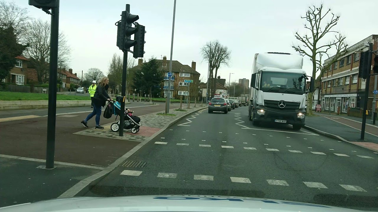 Lea Bridge Road E10 to Basildon SS14 4320