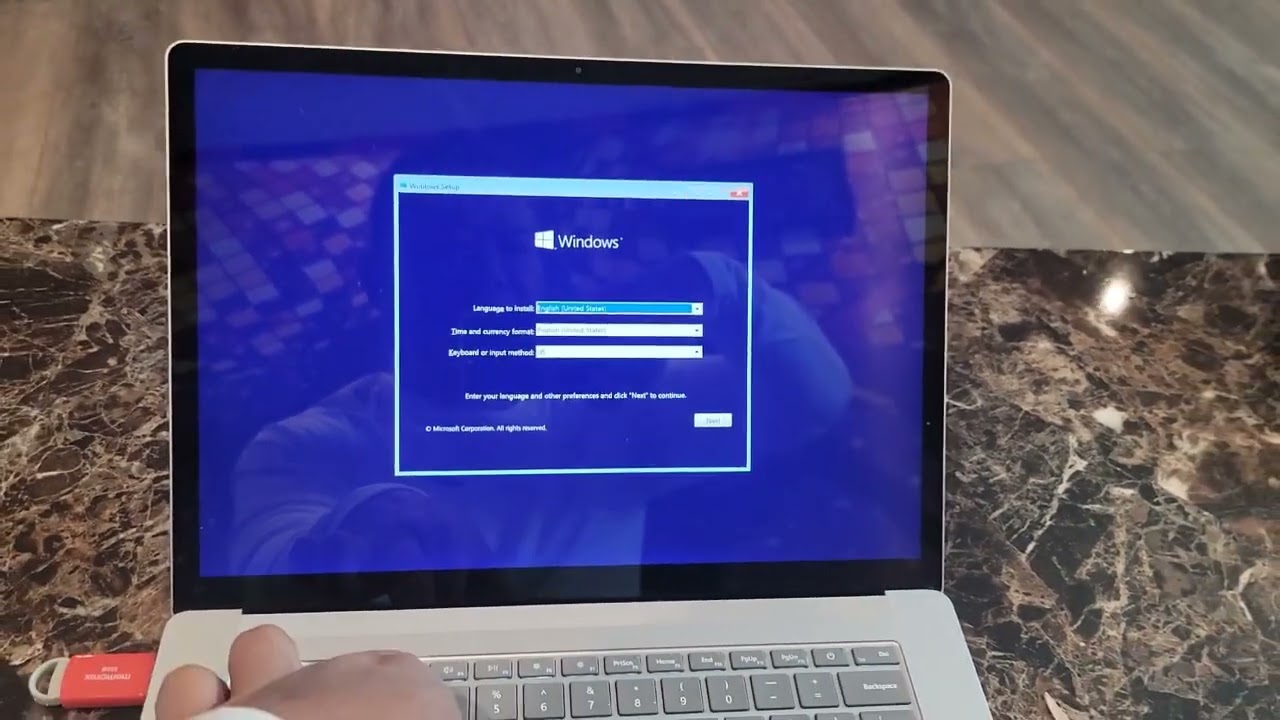 как загрузиться с USB-накопителя на ноутбуке Surface Pro