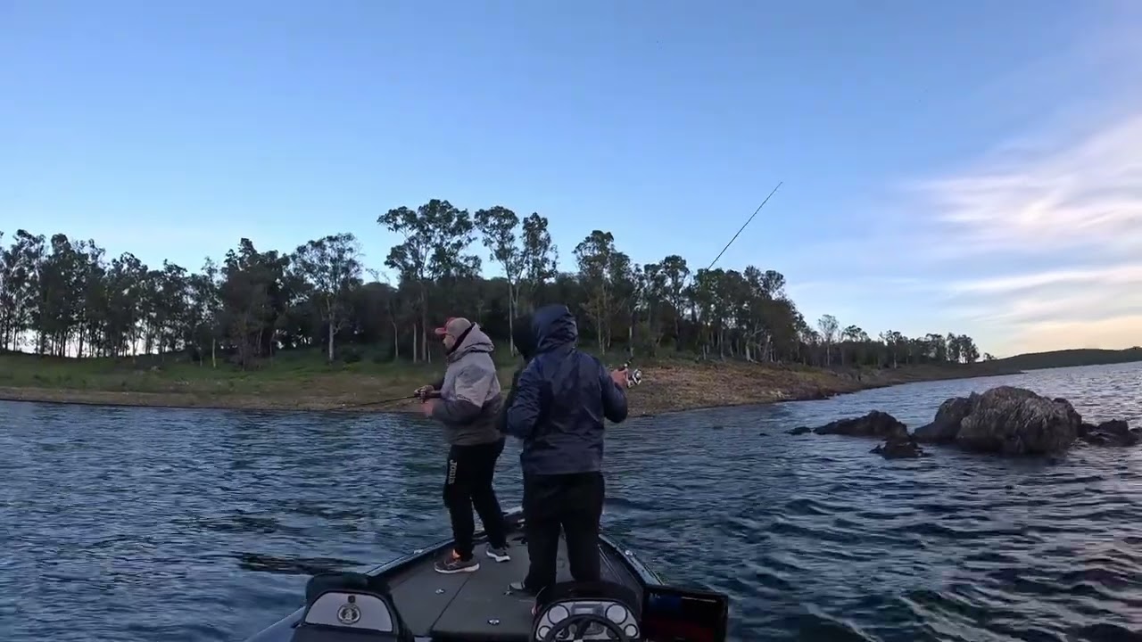 !! LETHAL CRAW !!  Black bass gigante en Orellana 😱