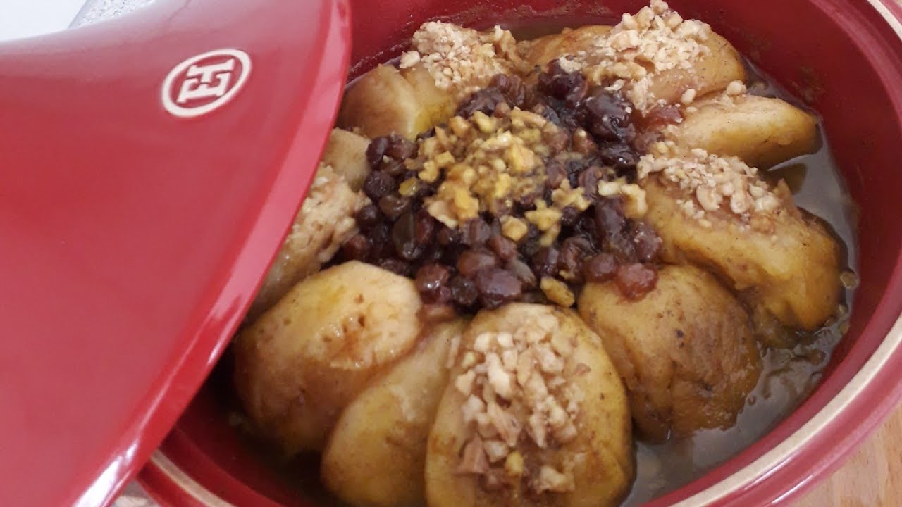 طاجين اللحم معسل بالتفاح و الزبيب شهوة منو😋😋😋😋