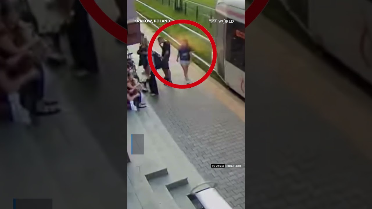 #Pepper spray #attack from #tram in #Krakow, #Poland