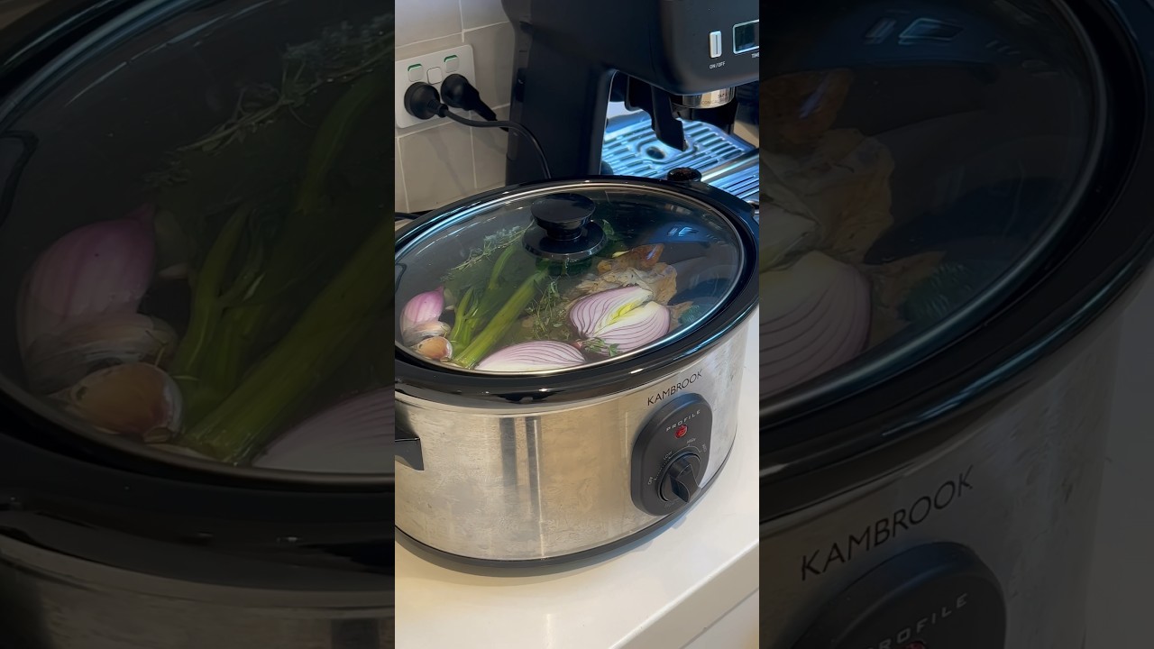 How to make chicken stock in the slow cooker #healthyrecipes #healthyfood #chickenstock