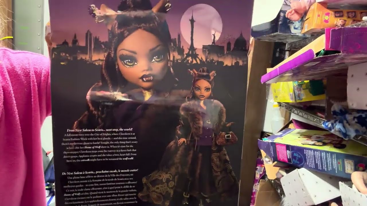 Unboxing Monster High Clawdeen Wolf. House of Wolf doll.