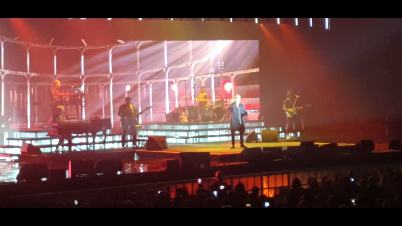 "n'importe quoi"Florent Pagny zenith Amiens 13/11/21.video perso!!AW